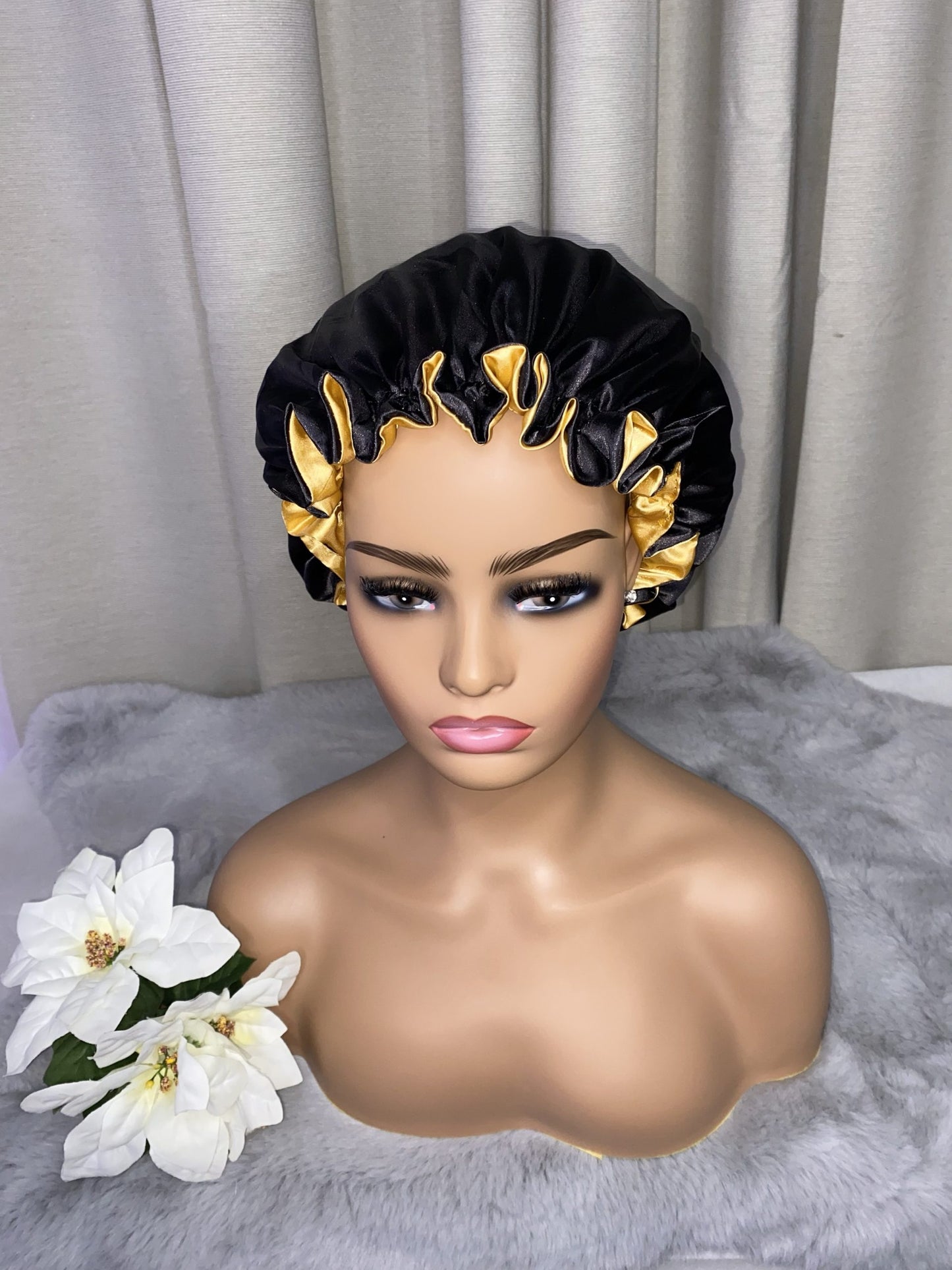 REVERSIBLE SATIN BONNET