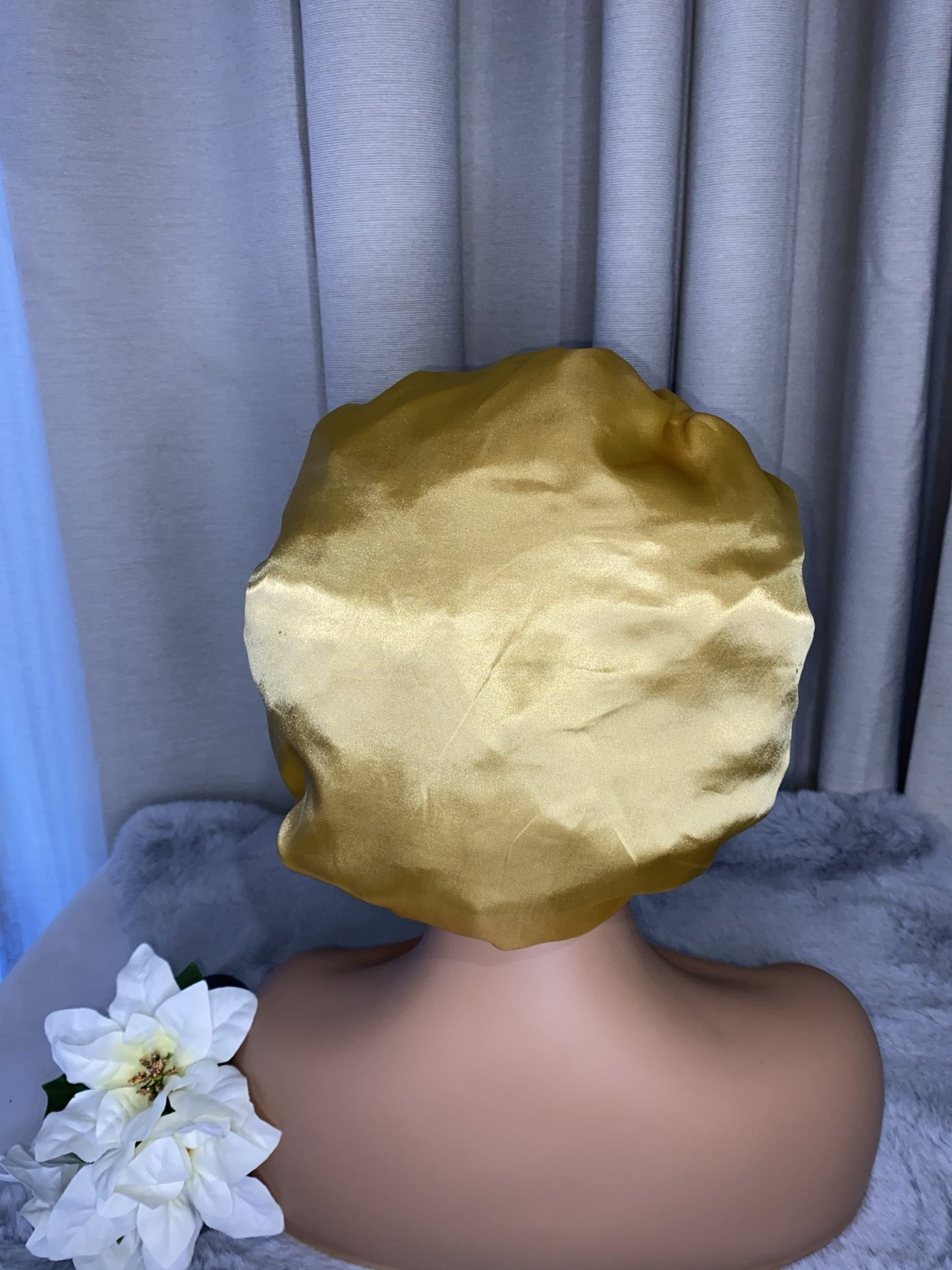 REVERSIBLE SATIN BONNET