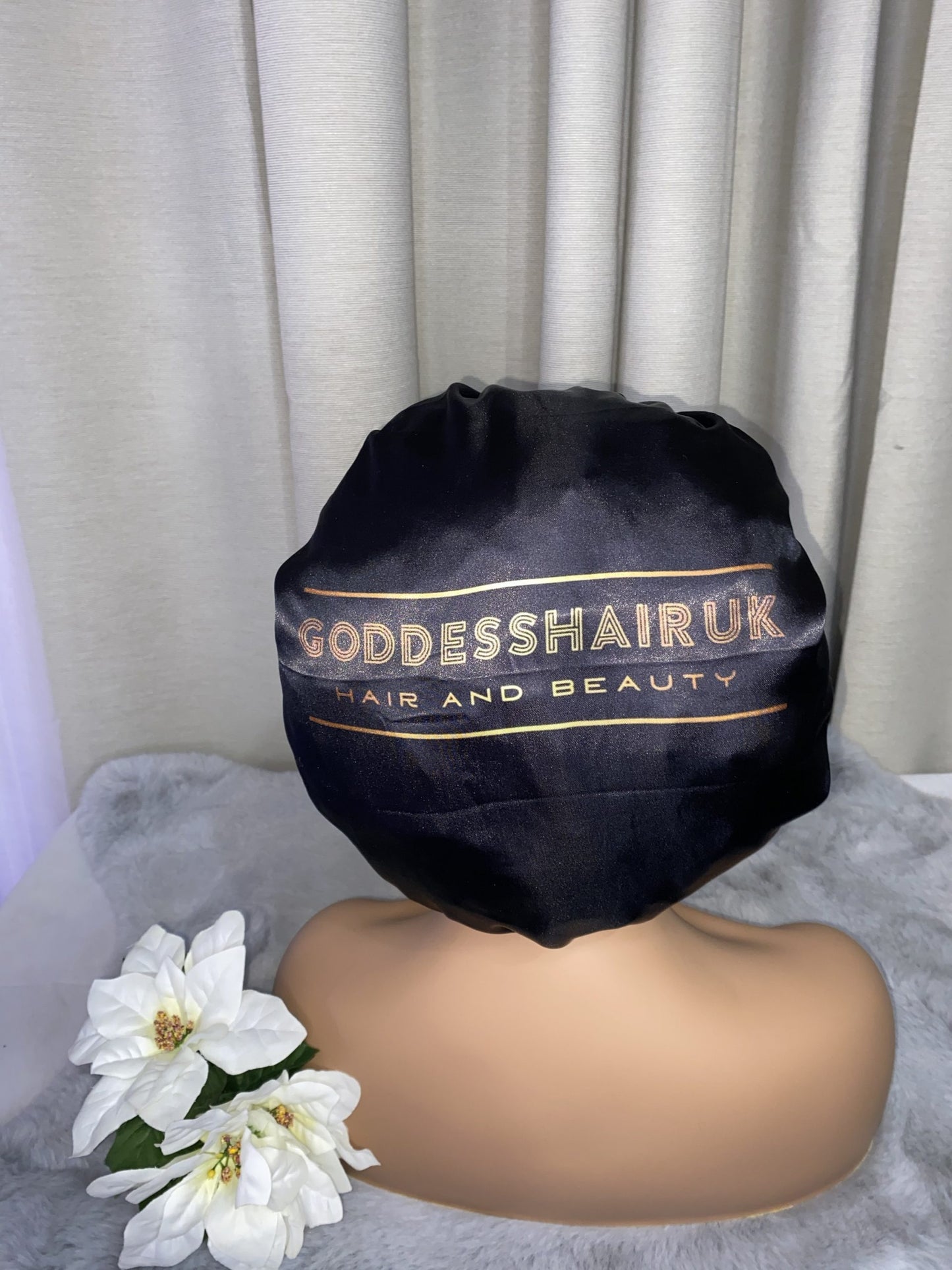 REVERSIBLE SATIN BONNET